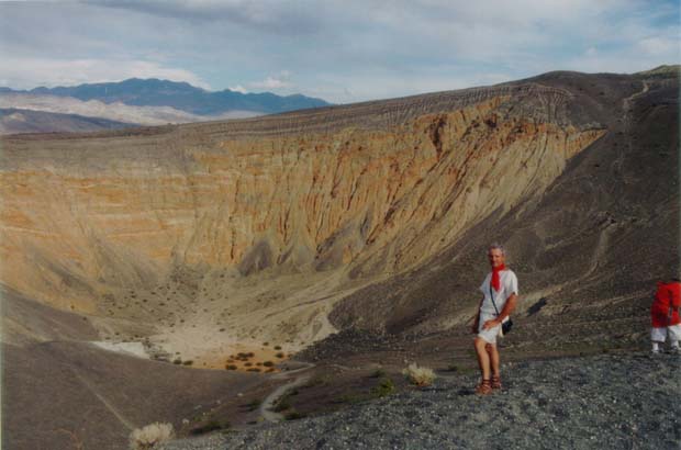Centurio Marcus standing at the edge of the impressive Ubenebe Crater.